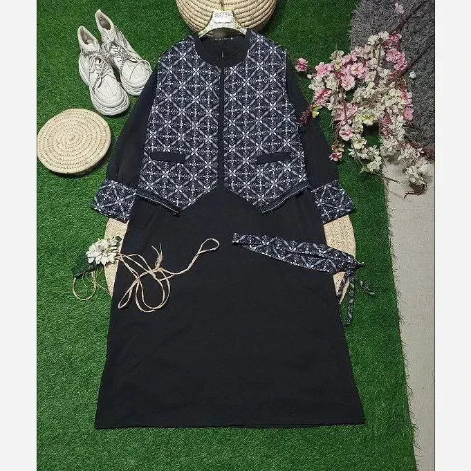 ست سه تیکه آرشیده رویه و کمربند مازراتی زیره اسکاچی رنگ نقره ای سایز 38 تا 46 فری سایز
