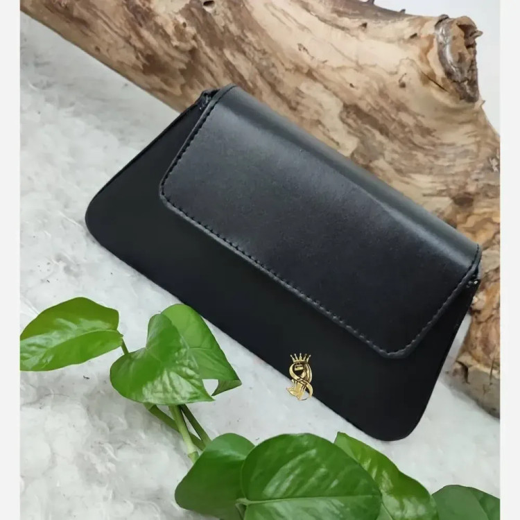 کیف دوشی زنانه چرم مدل سارینا مشکی ابعاد 14*27