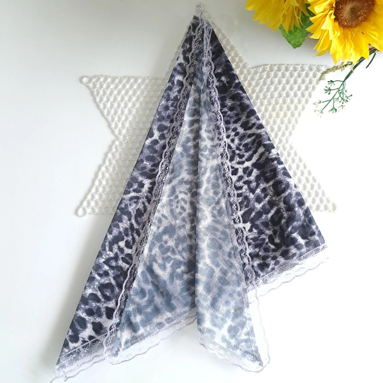 مینی اسکارف سه گوش نخی مشکی و قهوه ای طرح رز و پلنگی ابعاد مختلف زنانه و دخترانه
