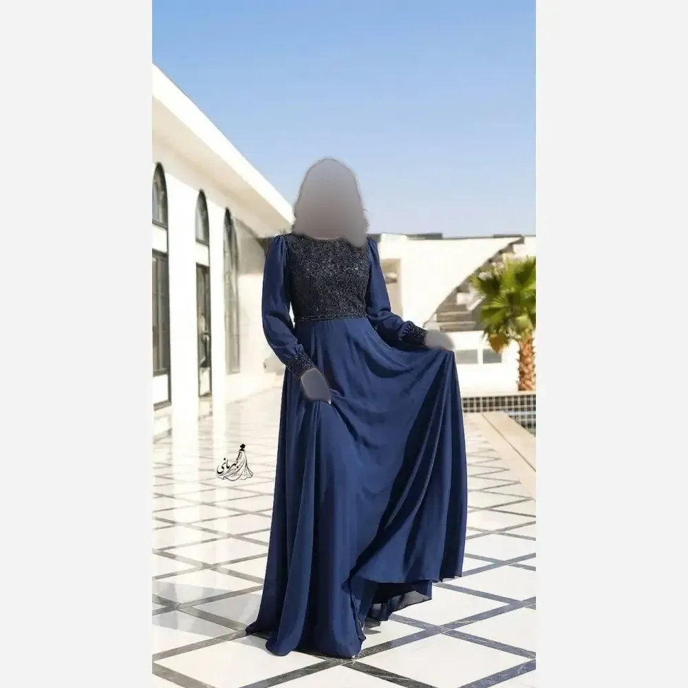 پیراهن مجلسی زنانه نفس دیزاین شده با سنگ کریستال کاپدار استردار قد 150 سایزبندی 44 تا 54 جنس دانتل مخمل و حریر مشکی سورمه ای