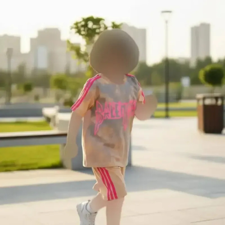 ست تیشرت و شلوارک پنبه سوپر طرح بالنسیگا رنگ کرم و سبز