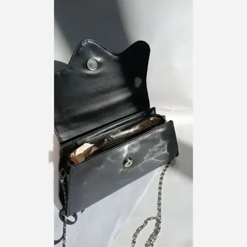 کیف مجلسی شارلین چرم خارجی مشکی سایز 15 در 23 با بند زنجیری