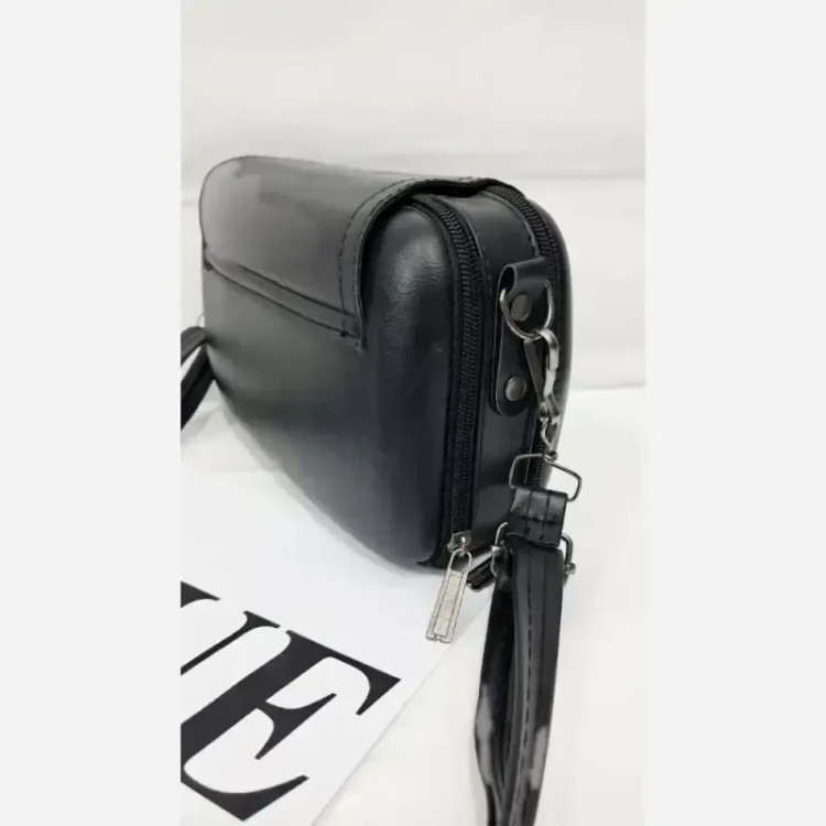 کیف دوشی چرم زنانه مشکی سایز 15 در 20 دارای بند بلند