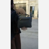 کیف زنانه مدل پگاه چرم ورنی رنگ مشکی سایز 28 در 23 دارای بند دوشی بلند