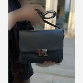 کیف زنانه مدل پگاه چرم ورنی رنگ مشکی سایز 28 در 23 دارای بند دوشی بلند