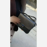کیف زنانه مدل پگاه چرم ورنی رنگ مشکی سایز 28 در 23 دارای بند دوشی بلند