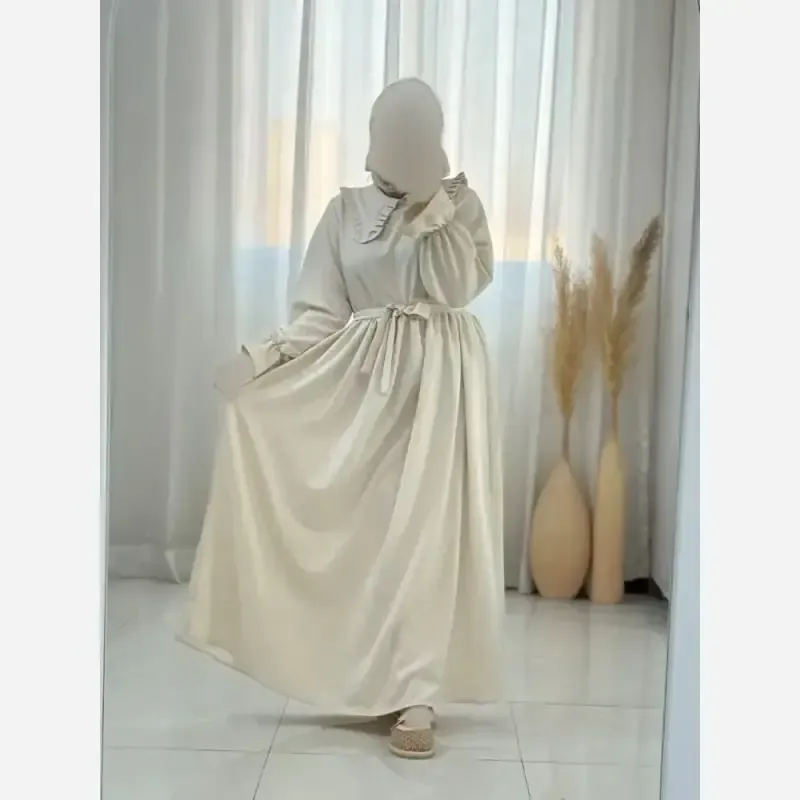 عبا مزونی الیزه طرح بابونه گلدوزی شده کرپ الیزه جت بلک فری سایز