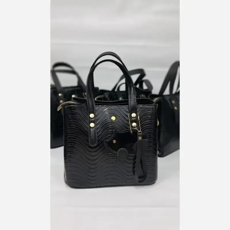 کیف آویز دار کتایون چرم ورنی خارجی سایز 20 در 20 سانتیمتر