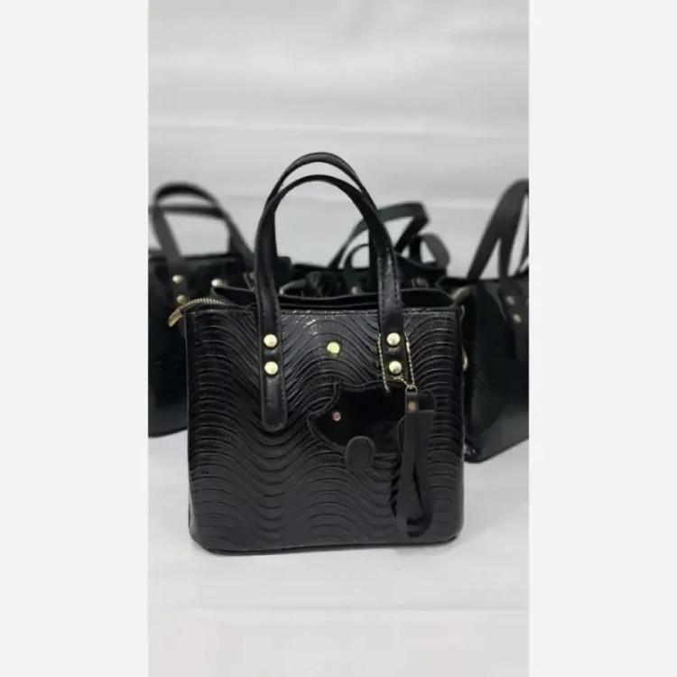 کیف آویز دار کتایون چرم ورنی خارجی سایز 20 در 20 سانتیمتر