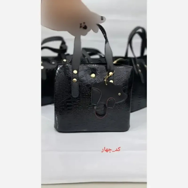 کیف آویز دار کتایون چرم ورنی خارجی سایز 20 در 20 سانتیمتر
