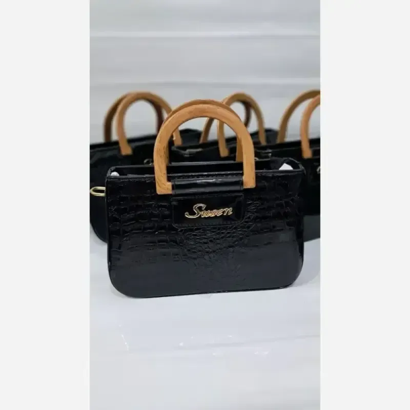 کیف دسته چوبی گیشا چرم ورنی بند دوشی بلند سایز 15 در 25