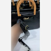 کیف دسته چوبی گیشا چرم ورنی بند دوشی بلند سایز 15 در 25