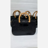 کیف دسته چوبی گیشا چرم ورنی بند دوشی بلند سایز 15 در 25