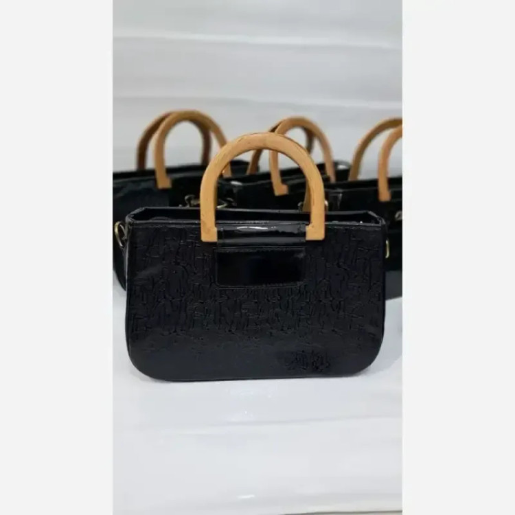کیف دسته چوبی گیشا چرم ورنی بند دوشی بلند سایز 15 در 25