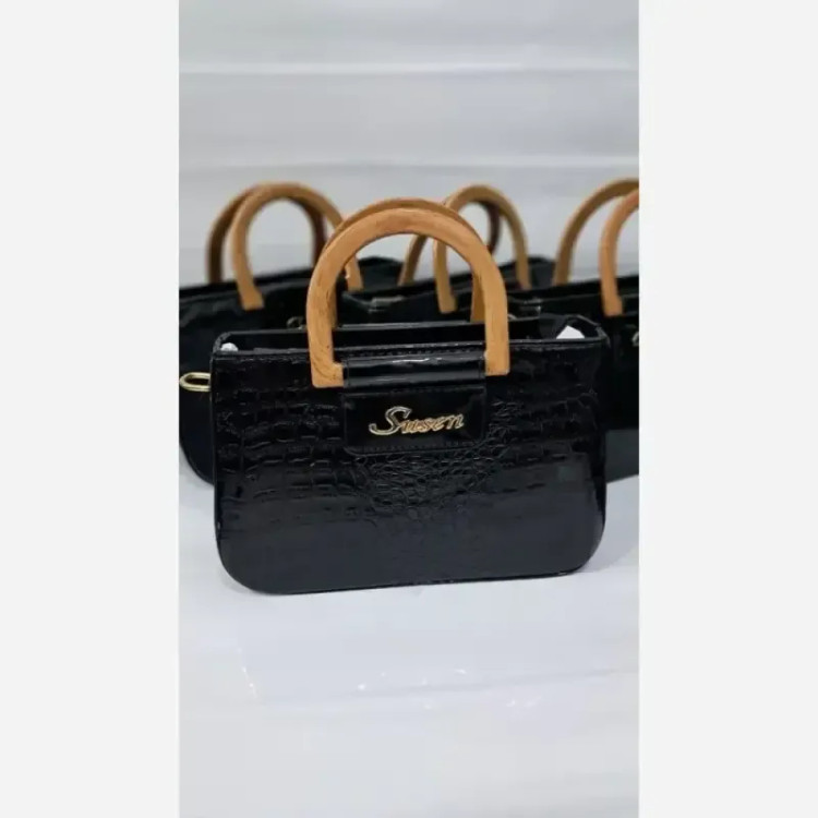 کیف دسته چوبی گیشا چرم ورنی بند دوشی بلند سایز 15 در 25