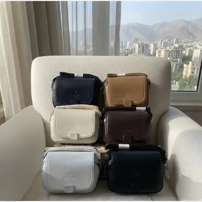 کیف اسپورت هلن چرم خارجی مشکی سایز 20 در 15 با بند دوشی