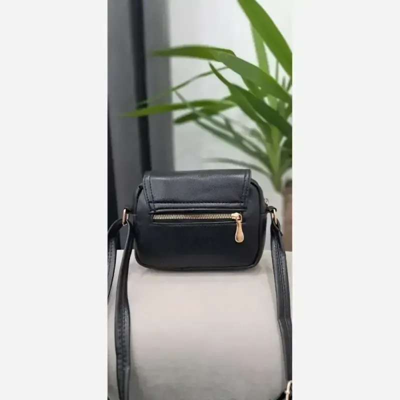 کیف اسپورت هلن چرم خارجی مشکی سایز 20 در 15 با بند دوشی