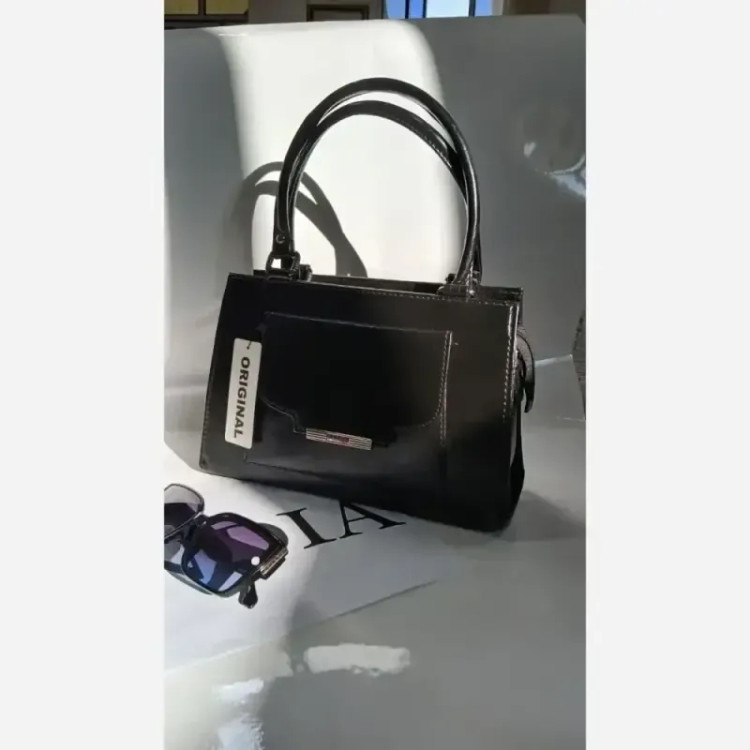 کیف مدل هانیس چرم خارجی رنگ مشکی سایز 25 در 29 بند دوشی