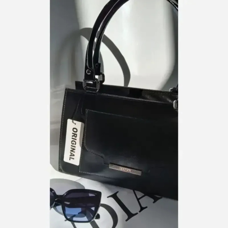 کیف مدل هانیس چرم خارجی رنگ مشکی سایز 25 در 29 بند دوشی