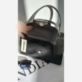 کیف مدل هانیس چرم خارجی رنگ مشکی سایز 25 در 29 بند دوشی