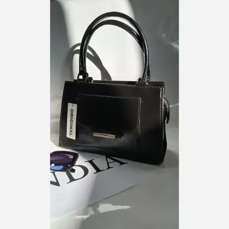 کیف مدل هانیس چرم خارجی رنگ مشکی سایز 25 در 29 بند دوشی