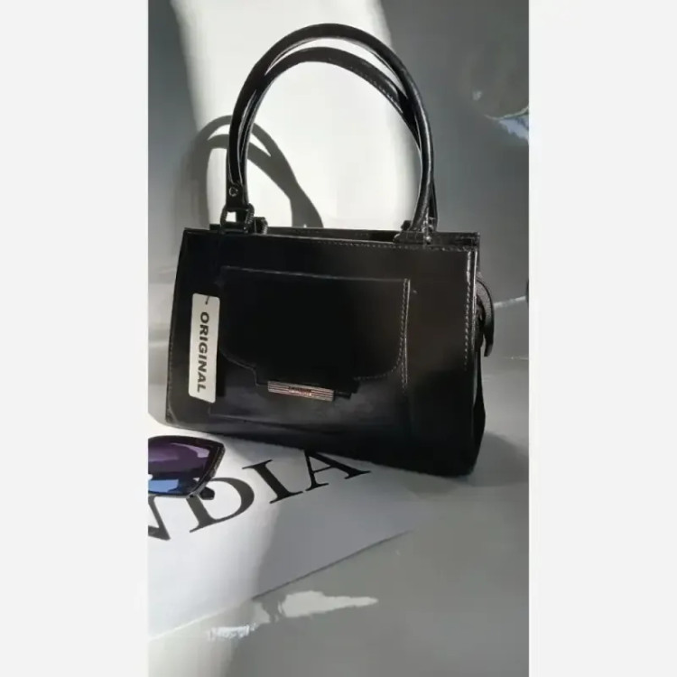 کیف مدل هانیس چرم خارجی رنگ مشکی سایز 25 در 29 بند دوشی