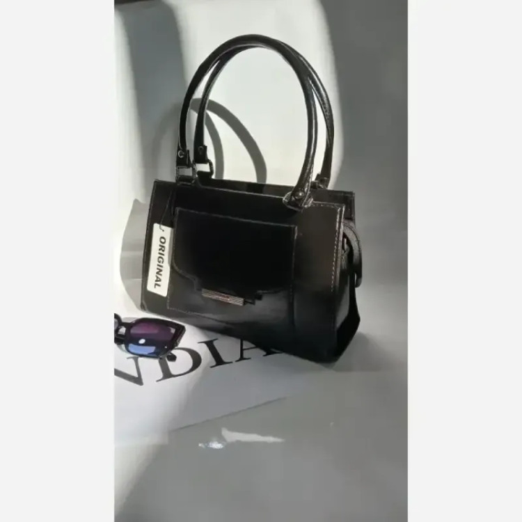 کیف مدل هانیس چرم خارجی رنگ مشکی سایز 25 در 29 بند دوشی
