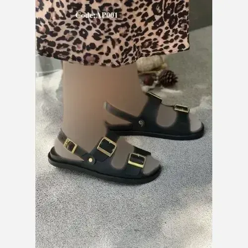 صندل زنانه مدل سگک دار قالب استاندارد