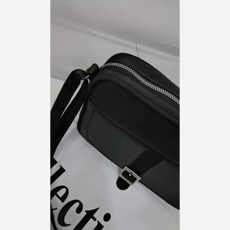 کیف زنانه محیا جنس نانسی خارجی رنگ مشکی ابعاد 20 در 15 سانتی متر دارای بند دوشی