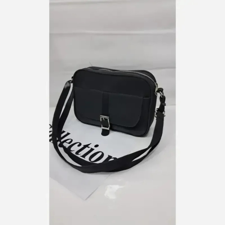 کیف زنانه محیا جنس نانسی خارجی رنگ مشکی ابعاد 20 در 15 سانتی متر دارای بند دوشی