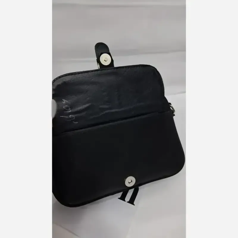 کیف زنانه محیا جنس نانسی خارجی رنگ مشکی ابعاد 20 در 15 سانتی متر دارای بند دوشی