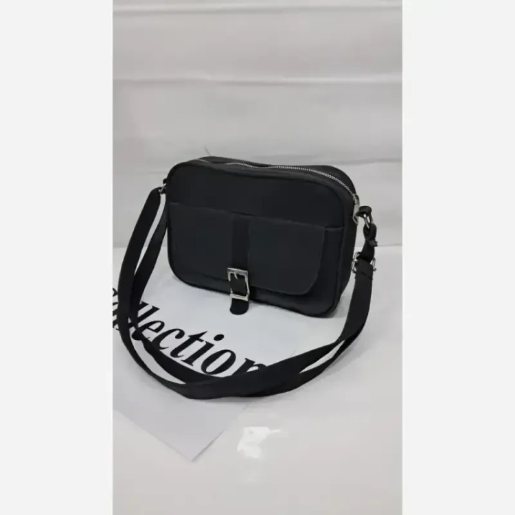 کیف زنانه محیا جنس نانسی خارجی رنگ مشکی ابعاد 20 در 15 سانتی متر دارای بند دوشی