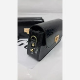 کیف دوشی چرم ورنی مدل آنیا