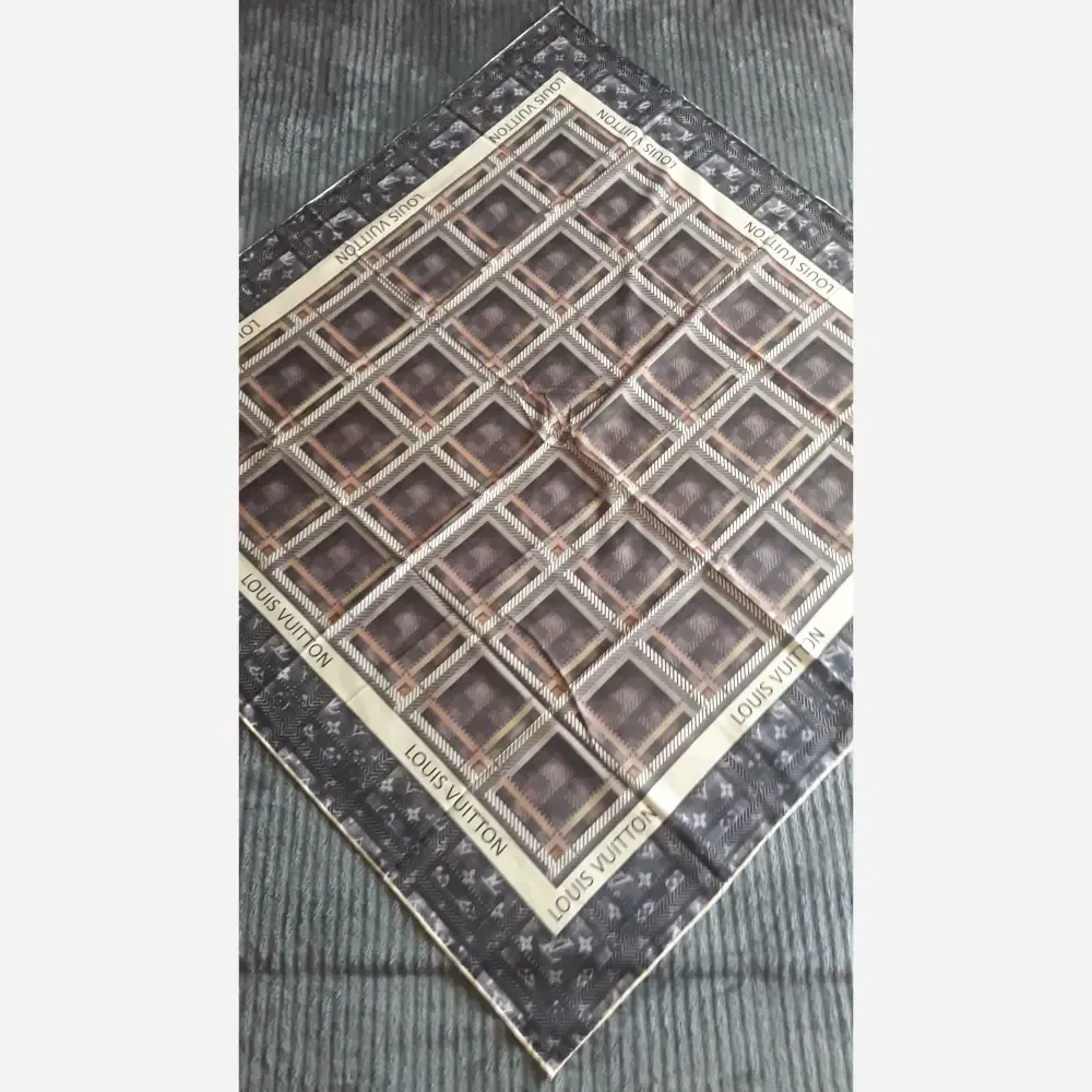 روسری نخی قواره بزرگ دست دوز سایز 140 سانتی متر
