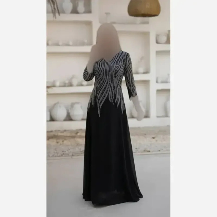 ماکسی مجلسی زنانه سایز بزرگ کرپ حریر نگین دار مشکی و سبز