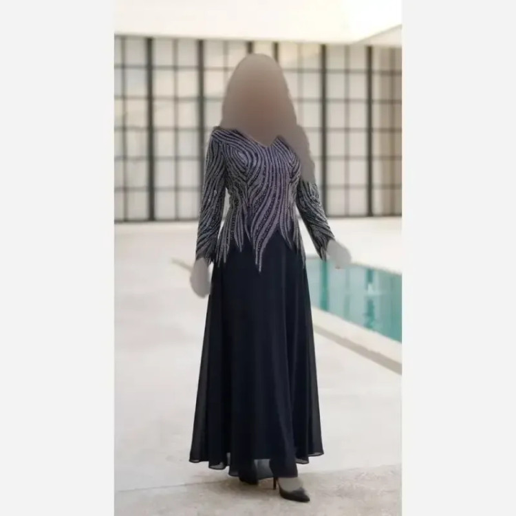 ماکسی مجلسی زنانه سایز بزرگ کرپ حریر نگین دار مشکی و سبز