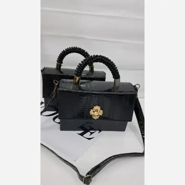 کیف مجلسی چرم ورنی sona سایز 20 در 15 با بند دوشی