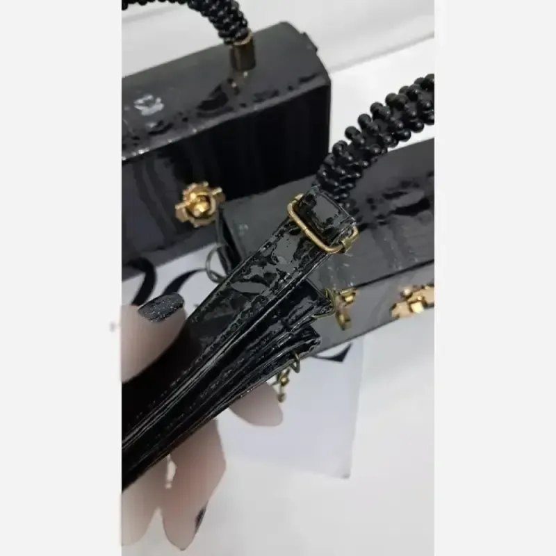 کیف مجلسی چرم ورنی sona سایز 20 در 15 با بند دوشی
