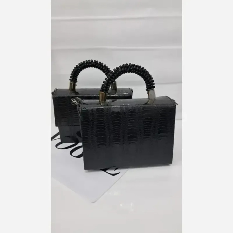 کیف مجلسی چرم ورنی sona سایز 20 در 15 با بند دوشی