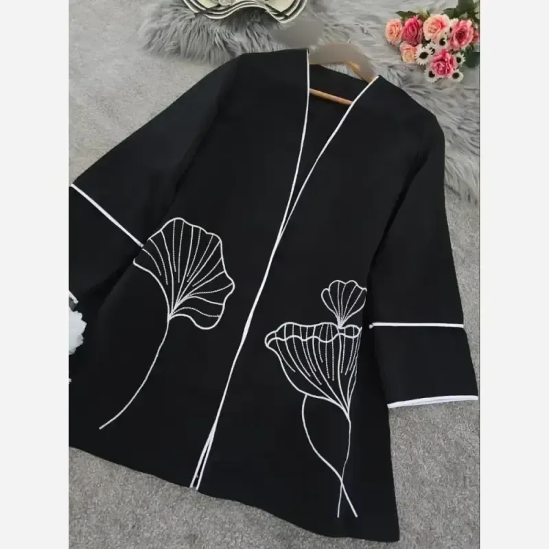 مانتو کتی گلدوزی شده گل لاله نسترن جنس مازراتی رنگ مشکی فری سایز