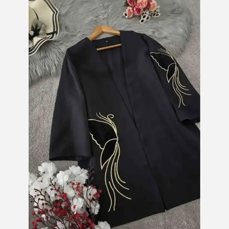 مانتو کتی پروانه جنس مازراتی رنگ مشکی گلدوزی شده