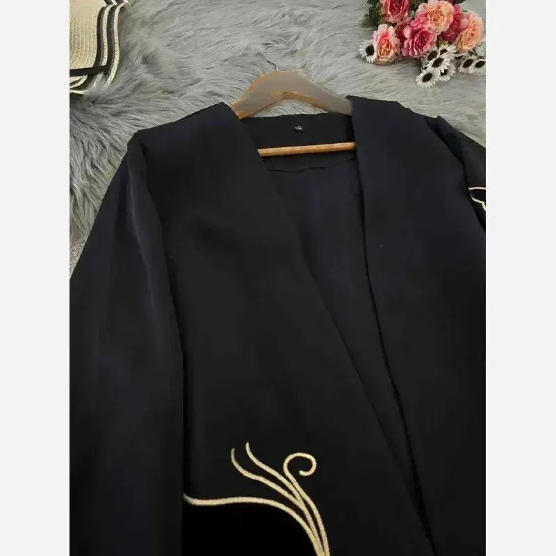 مانتو کتی پروانه جنس مازراتی رنگ مشکی گلدوزی شده