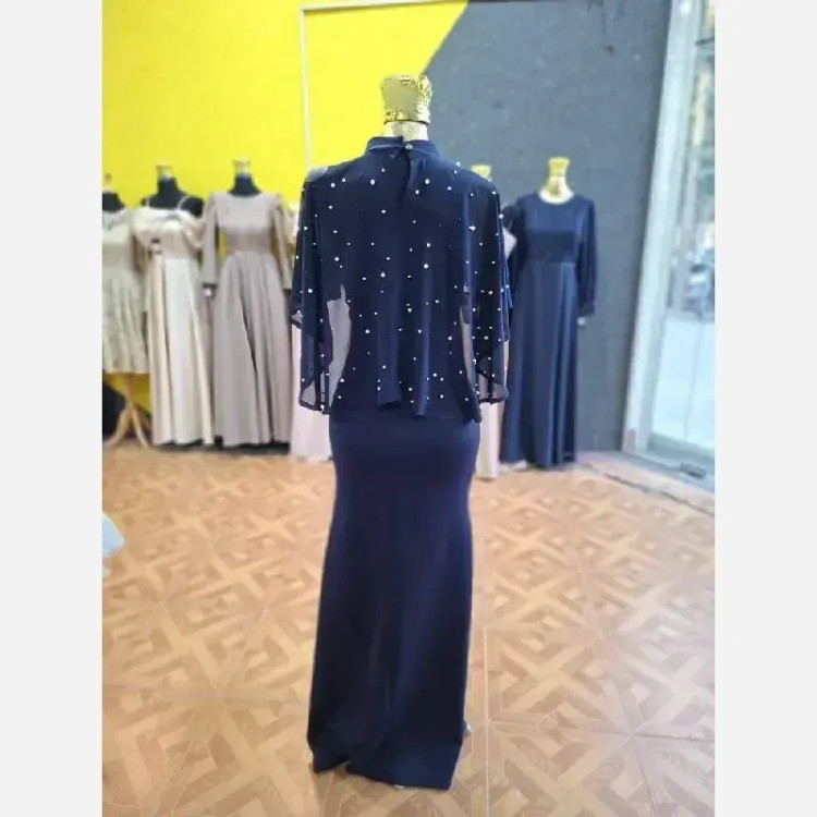ست دوتیکه ماکسی و شنل مدل پریسیما کرپ دالقیچ و حریر مروارید و نگین دار رنگ سرمه ای و مشکی