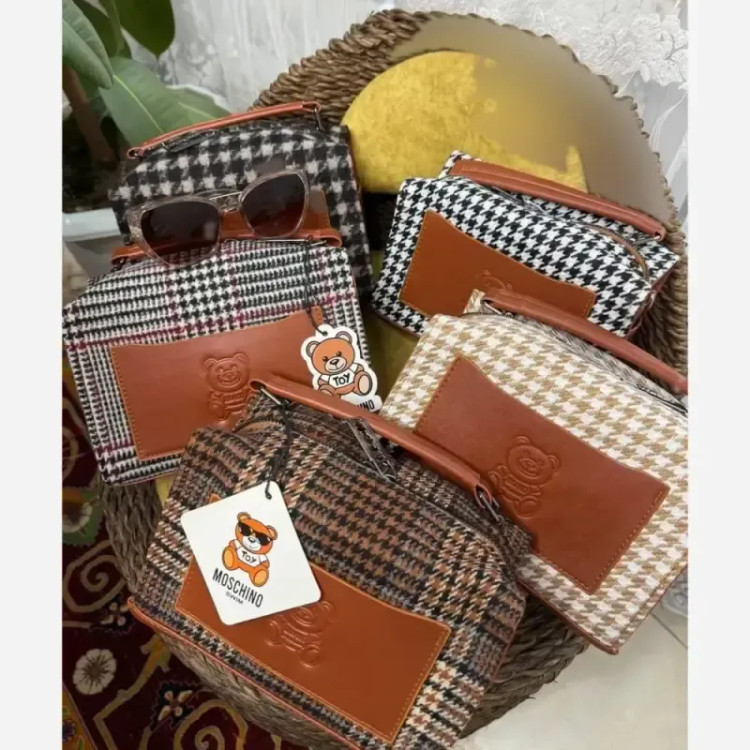کیف زنانه Moschino جنس فوتر ابعاد 15 در 21 سانتیمتر