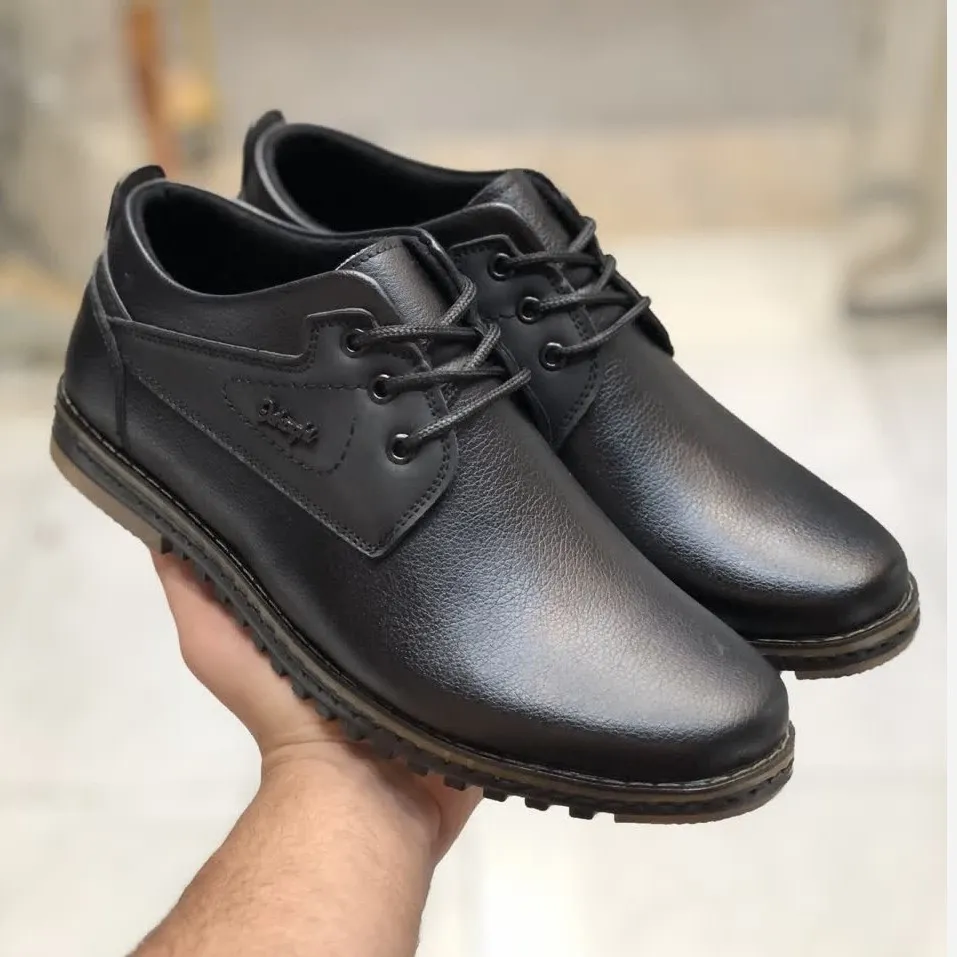 کفش چرم مردانه عشاقی مدل دنا مشکی بندی رویه چرم صنعتی زیره پی وی سی کفی طبی دور دوخت شرکتی