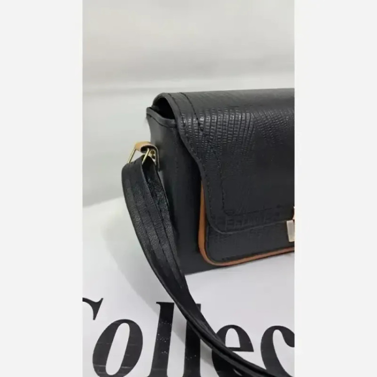 کیف دوشی چرم الیزه زنانه مدل goli سایز 15*20 تک رنگ بند بلند جاگوشی سبک