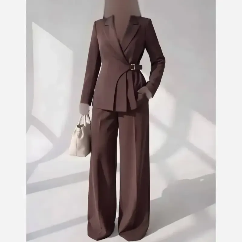 کت شلوار سگک دار پینترستی کرپ مازراتی در رنگبندی مشکی، نسکافهای، قهوهای، کرم، سورمهای و سایزبندی 1 و 2
