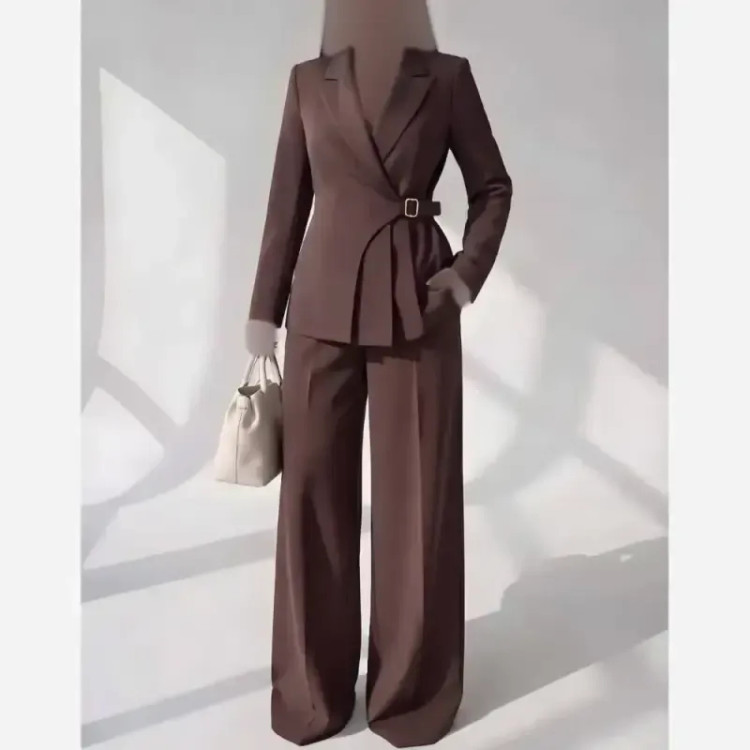 کت شلوار سگک دار پینترستی کرپ مازراتی در رنگبندی مشکی، نسکافهای، قهوهای، کرم، سورمهای و سایزبندی 1 و 2