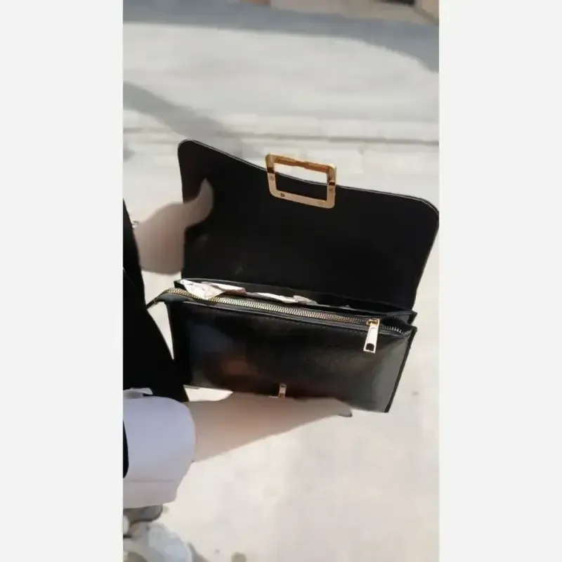 کیف دوشی زنانه چرم مشکی مدل zemo سایز 22 در 15 سانتیمتر