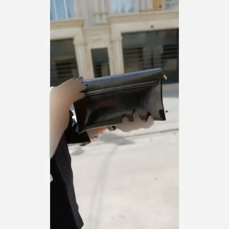 کیف دوشی زنانه چرم مشکی مدل zemo سایز 22 در 15 سانتیمتر